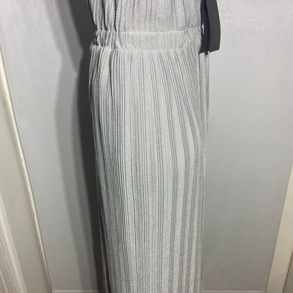 Halston LANA PLEATED V NECK GOWN 6 - Picture 6 of 8